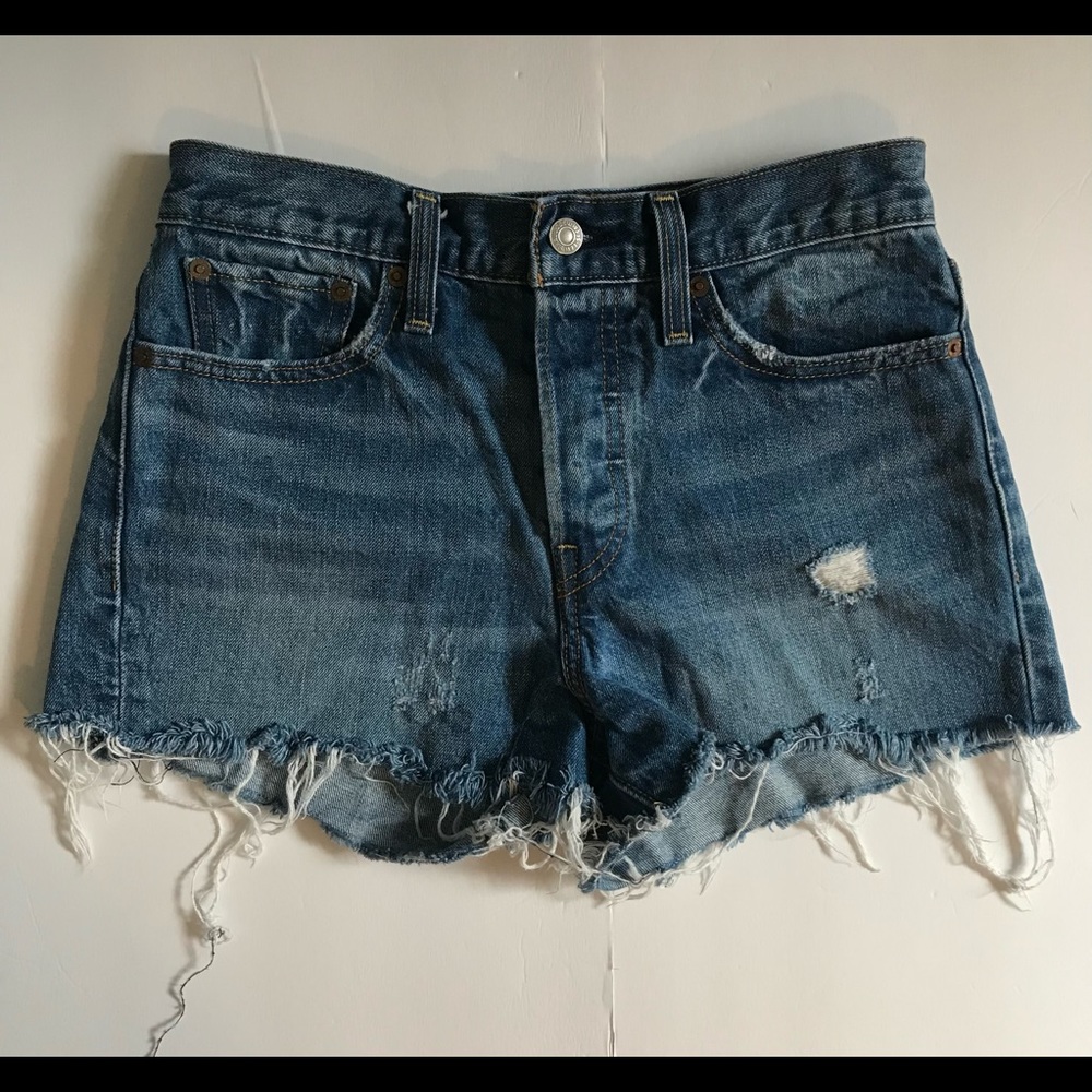 Levi’s Women’s 501 2” Cutoff Shorts Button Fly Distressed Size 27 High Rise